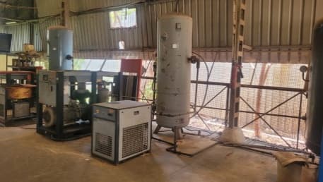 SCREW COMPRESSORY & DRIER 40 HP - Hardware Used at 7Hill Asset Liquidation